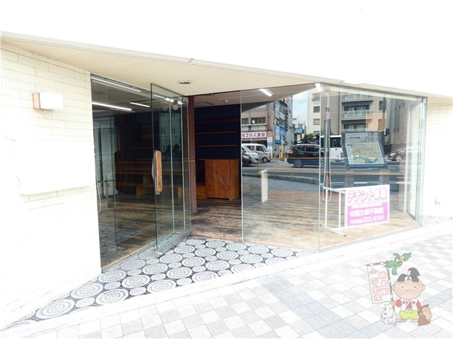 弓之町ビルテナントのエントランス