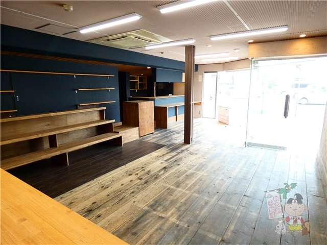弓之町ビルテナントの内装
