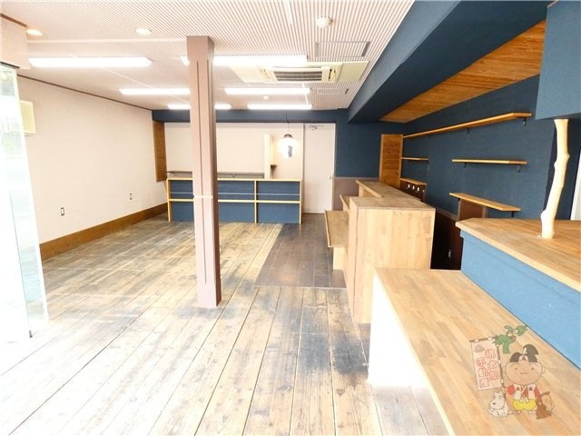 弓之町ビルテナントの内装