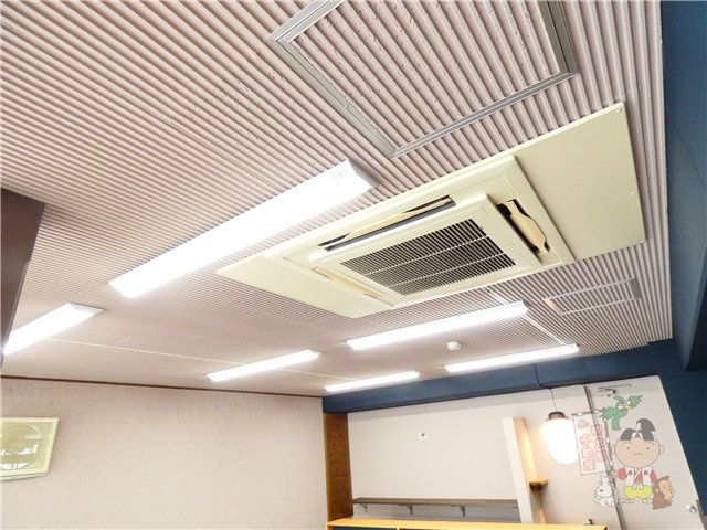 弓之町ビルテナントの内装