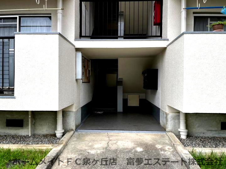 泉北宮山台団地二号棟のエントランス