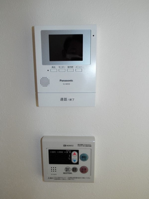 【設備】 | コート稲岡 | モニタ付インターホン 給湯リモコン