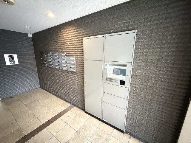 フルールRARAのエントランス|事務所やテレワーク、荷物置場としてご利用頂けます