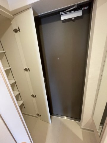 Dimus北浜の玄関