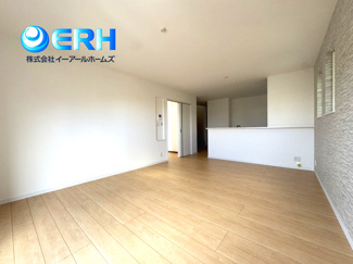 【居間・リビング】 | 鈴蘭台東町　新築戸建　2区画分譲 | リビングが18.6帖もあり家族団らん時間が楽しみですね。