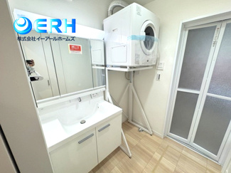 【独立洗面台】 | 鈴蘭台東町　新築戸建　2区画分譲予定 | 朝の忙しい時間も広々シャンプードレッサーがあればらくらくです。