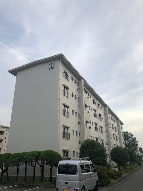 相生山団地３２棟のエントランス