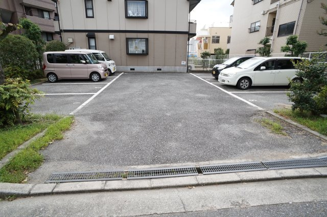 フレンドリーハイツ小林の駐車場