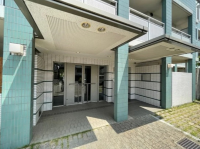 【エントランス】 | トリ・ビラージュ | ゆとりのあるエントランスです