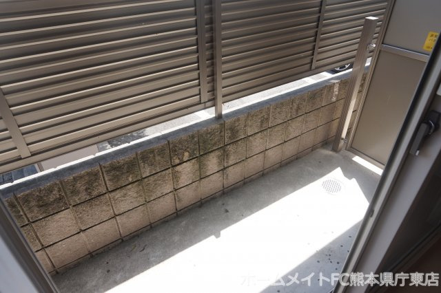 熊本市南区御幸西２丁目のアパートのバルコニー