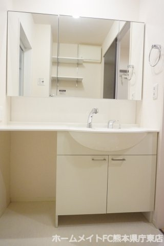 熊本市南区御幸西２丁目のアパートの独立洗面台