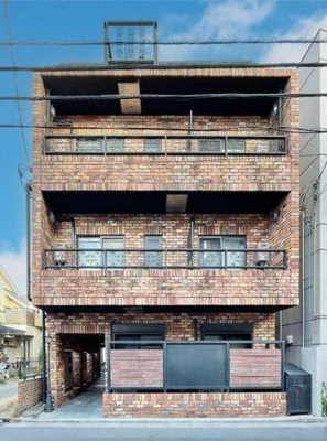 【外観】 | THE OXFORD FLAT | 鉄筋コンクリート造のがっちりとした建物。