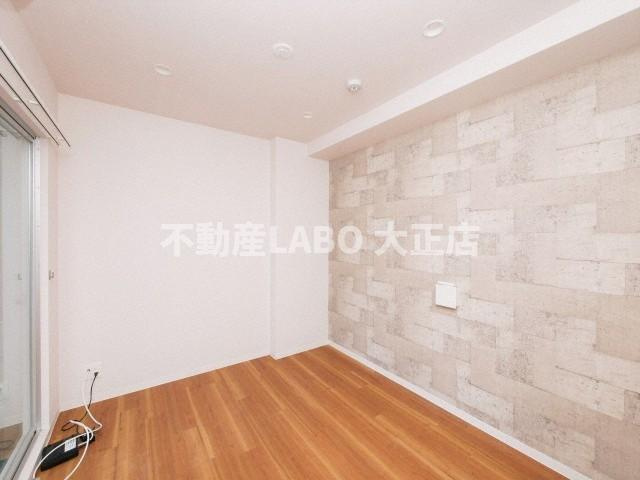 グランドゥール九条の洋室