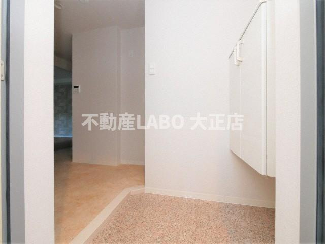 グランドゥール九条の玄関