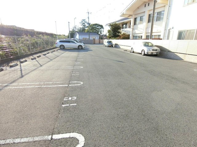 プリマヴェーラ諏訪野の駐車場