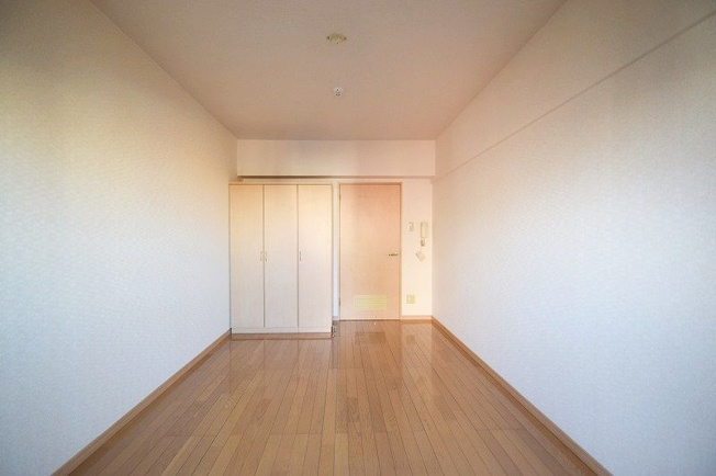 【居間・リビング】 | UMIBE BLD. | 別号室の写真になります。現況優先。