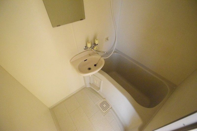 【洗面所】 | UMIBE BLD. | 別号室の写真になります。現況優先。