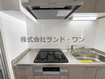 【キッチン】 | 緑ハイツ 1号棟 | 薄型のレンジフードなので圧迫感がありません