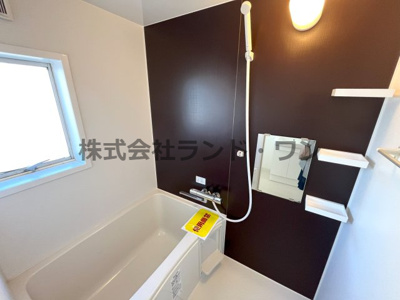 【浴室】 | 緑ハイツ 1号棟 | おしゃれなアクセントパネルの浴室