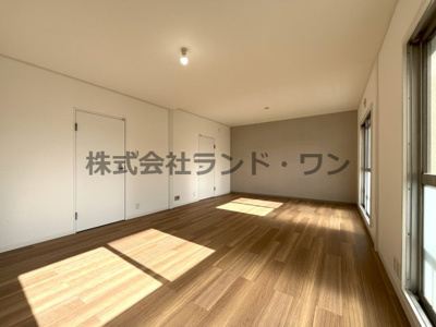 【洋室】 | 緑ハイツ 1号棟 | 洋室12帖　アクセントクロスがおしゃれです