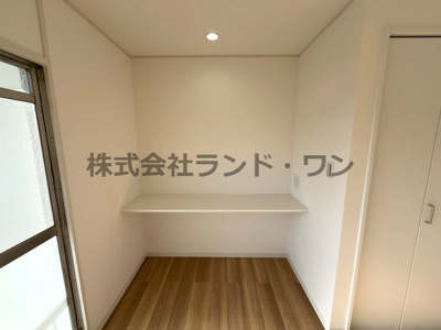 【洋室】 | 緑ハイツ 1号棟 | 洋室12帖にあるスタディーカウンター