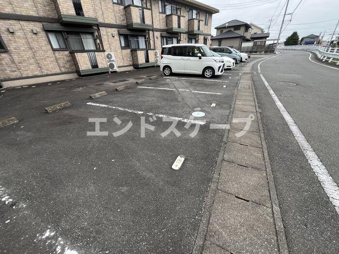 リヴァージュねぎしの駐車場|高崎、前橋エリアのお部屋探しはエンドスケープまで！お客様の理想お聞かせ下さい♪
