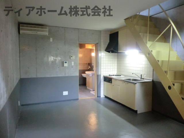 大和高田市大字礒野のアパートの居間・リビング