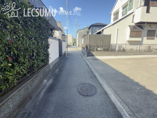 姫路市白浜町甲/売土地の前面道路含む現地写真