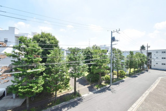【展望】 | 眼前に広がる空の雄大さと、このお部屋の自慢の一つである「眺望」をご覧ください。毎日、この景色を独り占めできる新生活に夢が広がります。～即日のご見学可能～　お問合せはお気軽にどうぞ。