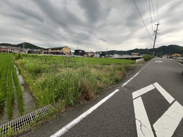 土地　粟野西7丁目の前面道路含む現地写真