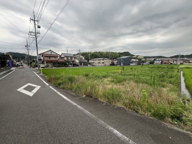 土地　粟野西7丁目の前面道路含む現地写真