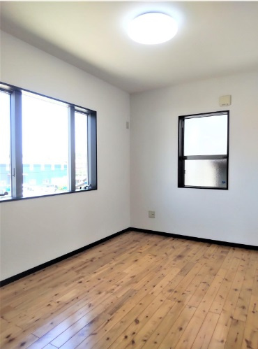 瀬戸2丁目　中古戸建　リフォーム済の洋室|2Ｆ　北西の部屋　6.0帖