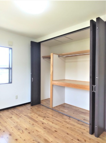 瀬戸2丁目　中古戸建　リフォーム済の収納|2Ｆ　北西の部屋　6.0帖