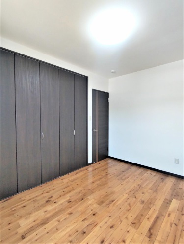 瀬戸2丁目　中古戸建　リフォーム済の洋室|2Ｆ　北西の部屋　6.0帖