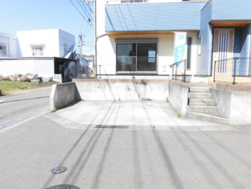 瀬戸2丁目　中古戸建　リフォーム済の前面道路含む現地写真