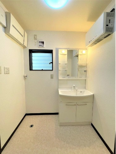 瀬戸2丁目　中古戸建　リフォーム済の独立洗面台