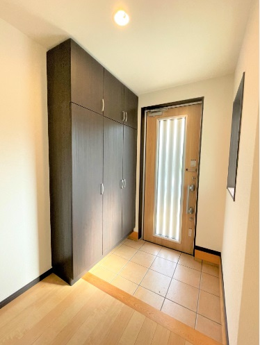 瀬戸2丁目　中古戸建　リフォーム済の収納|玄関収納
