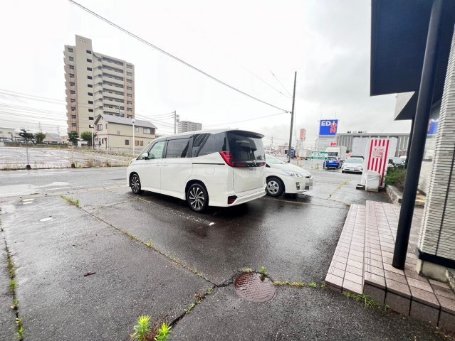三河安城東町貸事務所・貸店舗の駐車場
