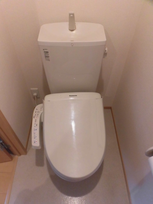 メゾン・ヴェール Aのトイレ|Ａ201 温水洗浄暖房便座