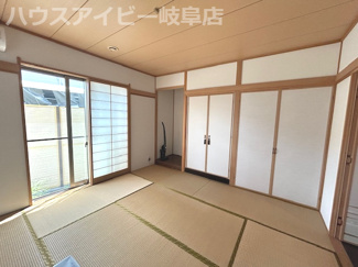 【和室】 | 笠松町門前町！鉄筋コンクリート造3階建て築17年！西笠松駅まで徒歩3分！駐車場1台！近隣駐車場あり！ | 笠松町門前町！鉄筋コンクリート造3階建て築17年！西笠松駅まで徒歩3分！駐車場1台！近隣駐車場あり！