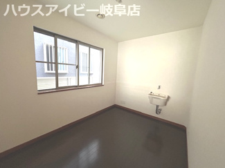 【洋室】 | 笠松町門前町！鉄筋コンクリート造3階建て築17年！西笠松駅まで徒歩3分！駐車場1台！近隣駐車場あり！ | 笠松町門前町！鉄筋コンクリート造3階建て築17年！西笠松駅まで徒歩3分！駐車場1台！近隣駐車場あり！