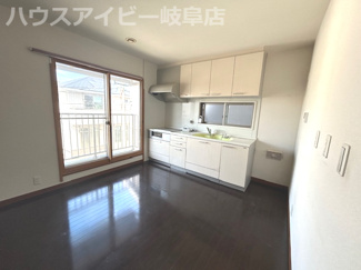 【キッチン】 | 笠松町門前町！鉄筋コンクリート造3階建て築17年！西笠松駅まで徒歩3分！駐車場1台！近隣駐車場あり！ | 笠松町門前町！鉄筋コンクリート造3階建て築17年！西笠松駅まで徒歩3分！駐車場1台！近隣駐車場あり！