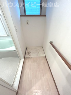 【脱衣所】 | 笠松町門前町！鉄筋コンクリート造3階建て築17年！西笠松駅まで徒歩3分！駐車場1台！近隣駐車場あり！ | 笠松町門前町！鉄筋コンクリート造3階建て築17年！西笠松駅まで徒歩3分！駐車場1台！近隣駐車場あり！