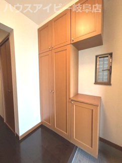 【玄関】 | 笠松町門前町！鉄筋コンクリート造3階建て築17年！西笠松駅まで徒歩3分！駐車場1台！近隣駐車場あり！ | 笠松町門前町！鉄筋コンクリート造3階建て築17年！西笠松駅まで徒歩3分！駐車場1台！近隣駐車場あり！