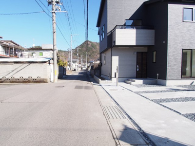 【前面道路含む現地写真】 | ＧＲＡＦＡＲＥ　森合字南戸ノ内　１号棟