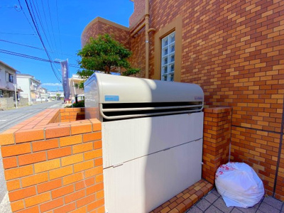 【その他共用部分】 | メゾンフローラ | ゴミ置き場は敷地内にございますので、ゴミ出しが楽です！