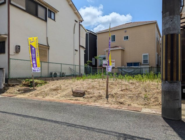西中野３丁目新築戸建ての前面道路含む現地写真
