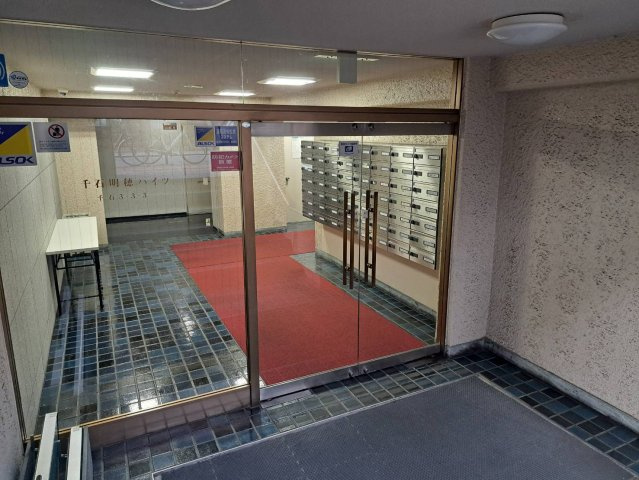 千石明穂ハイツのエントランス