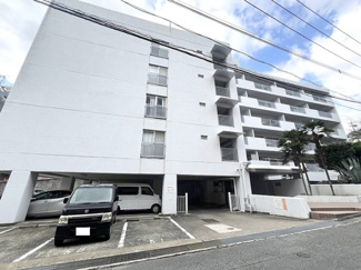 【外観】 | 青空にも夕焼けにも映える、そんなたたずまい。ここで新生活スタートさせてみませんか♪