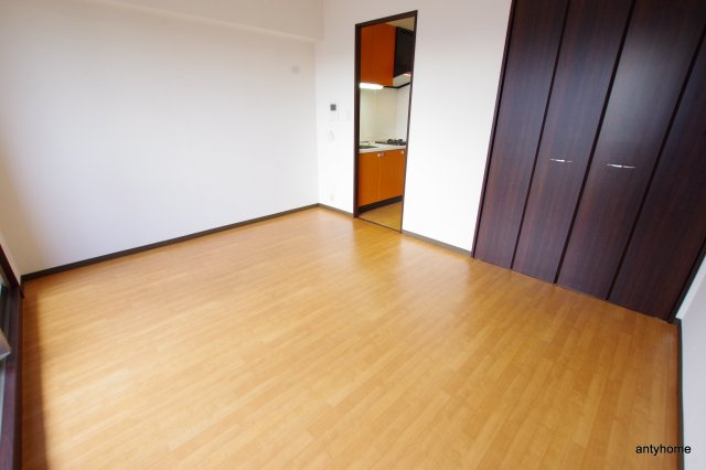 アーバンフラッツ西中島　仲介手数料無料の居間・リビング